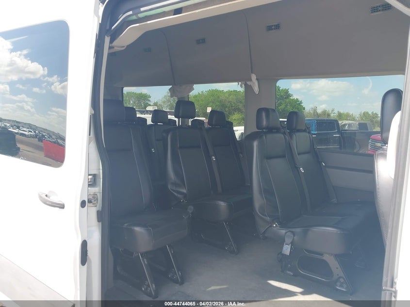 1FBVU4X85LKB07989 2020 Ford Transit -350 Passenger Van Xl white