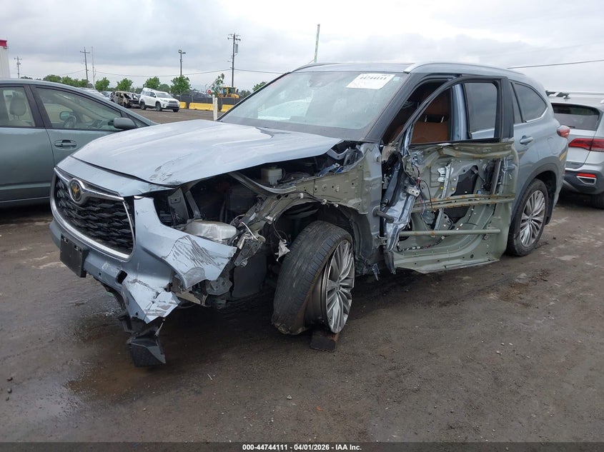 2023 Toyota Highlander Platinum