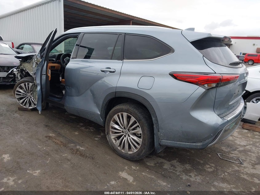 2023 Toyota Highlander Platinum