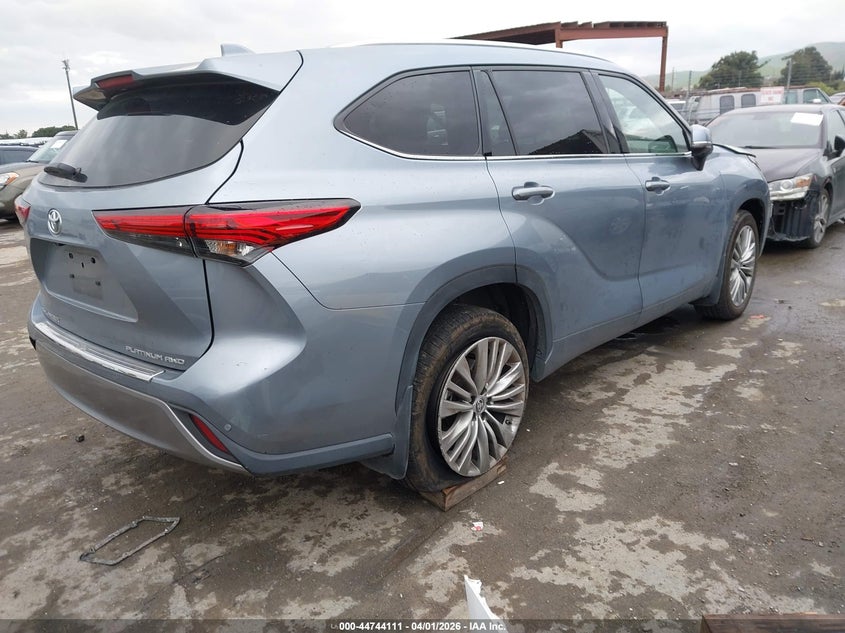 2023 Toyota Highlander Platinum