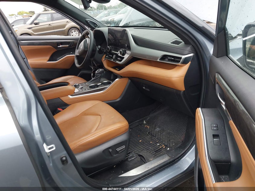 2023 Toyota Highlander Platinum