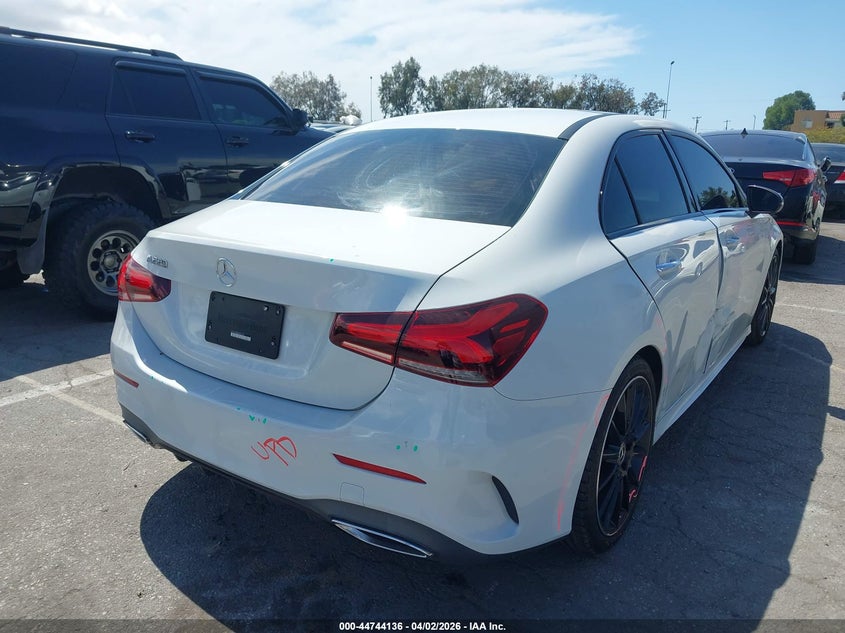 2022 Mercedes-Benz A 220