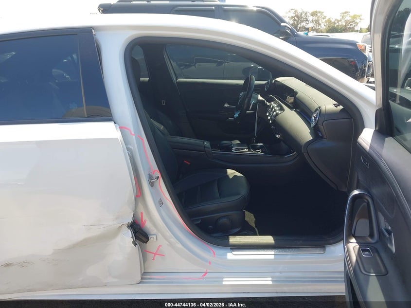 2022 Mercedes-Benz A 220