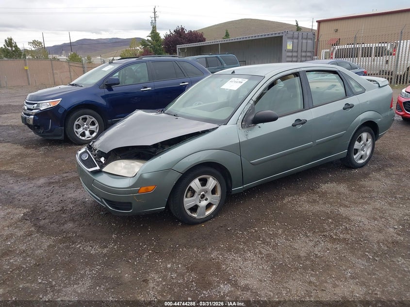 2005 FORD FOCUS auction photo 2