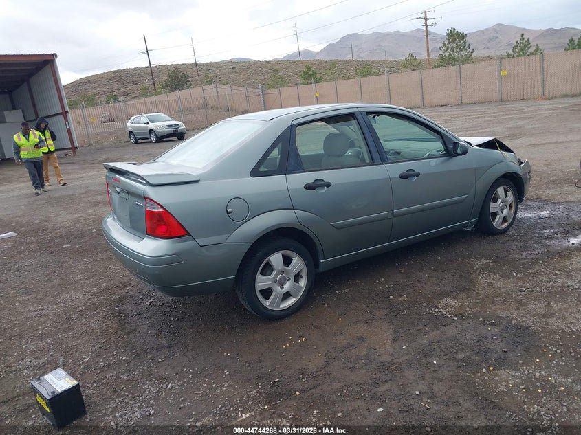 2005 FORD FOCUS auction photo 4