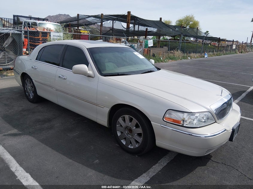 2004 Lincoln Town Car Ultimate
