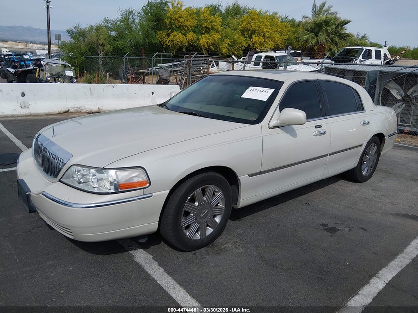 2004 Lincoln Town Car Ultimate