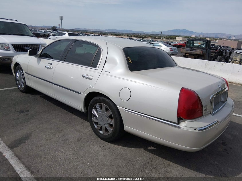 2004 Lincoln Town Car Ultimate