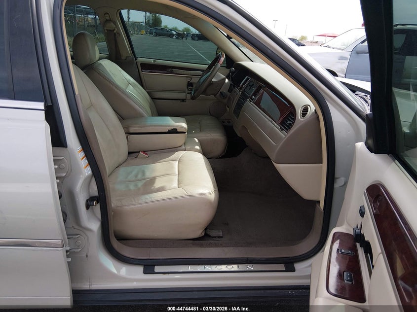 2004 Lincoln Town Car Ultimate