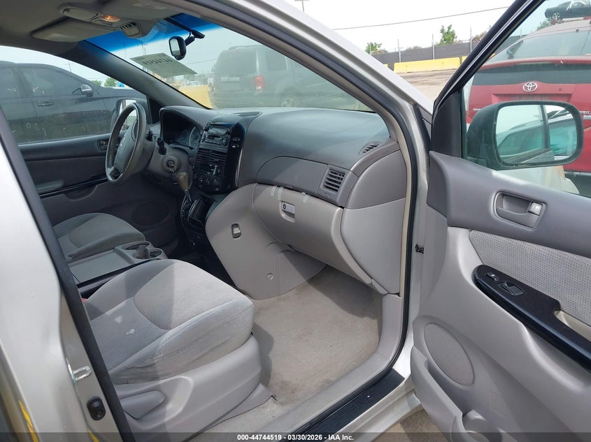 2004 Toyota Sienna Le
