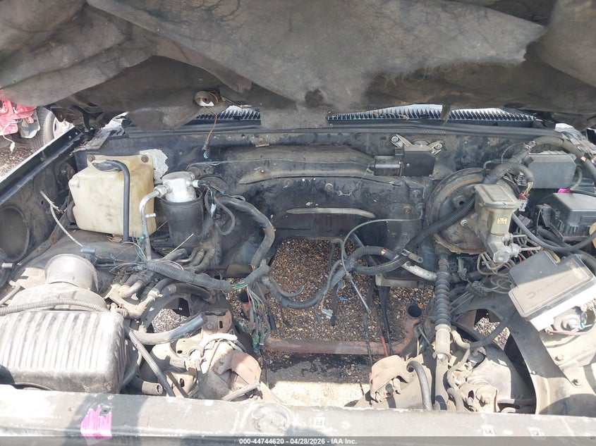 1995 Chevrolet Suburban C1500 VIN: 1GNEC16KXSJ360361 Lot: 44744620