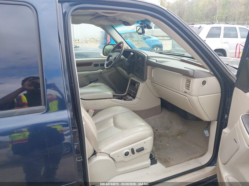 2004 Cadillac Escalade Standard