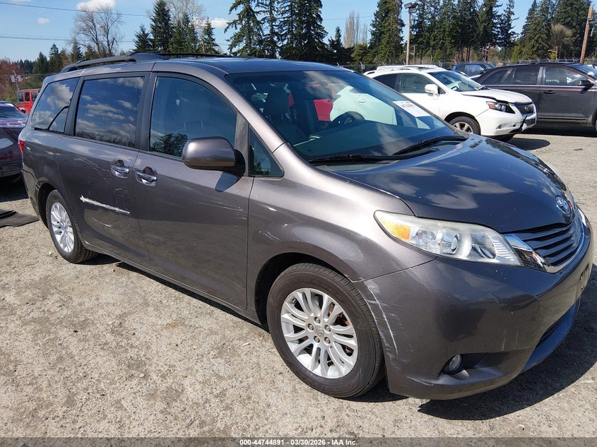 2015 Toyota Sienna Xle 8 Passenger