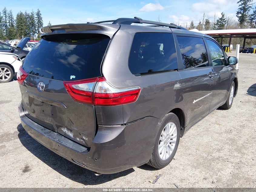 2015 Toyota Sienna Xle 8 Passenger