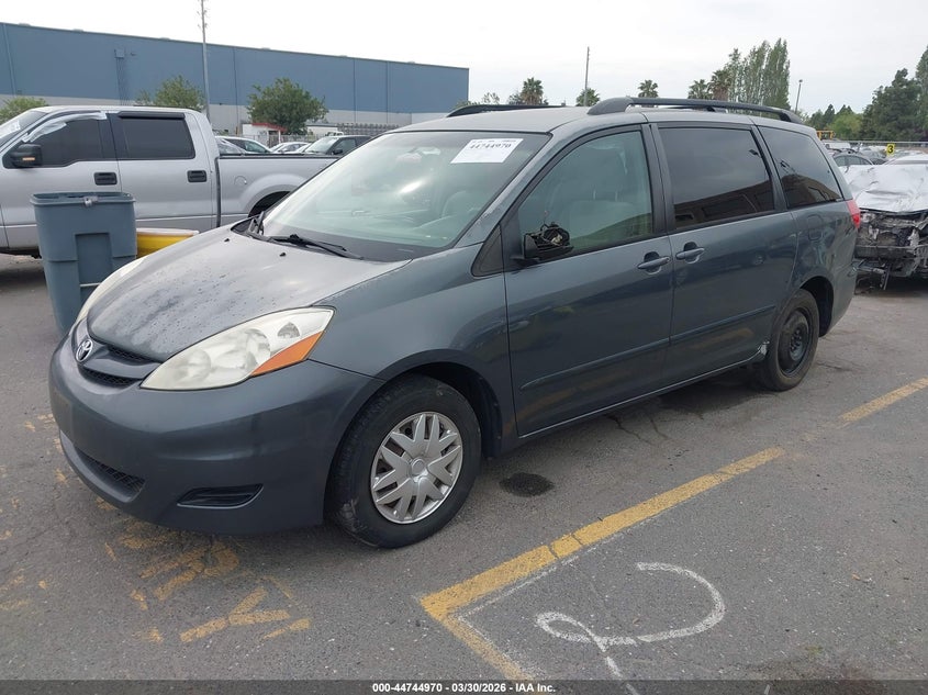 2010 Toyota Sienna Le