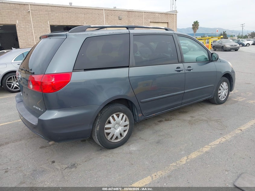 2010 Toyota Sienna Le