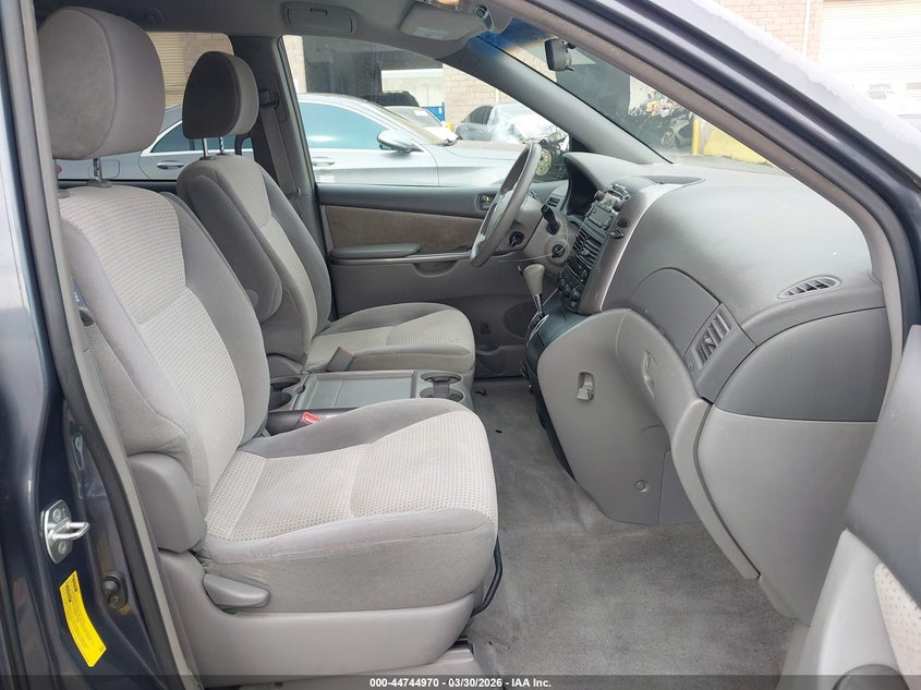 2010 Toyota Sienna Le