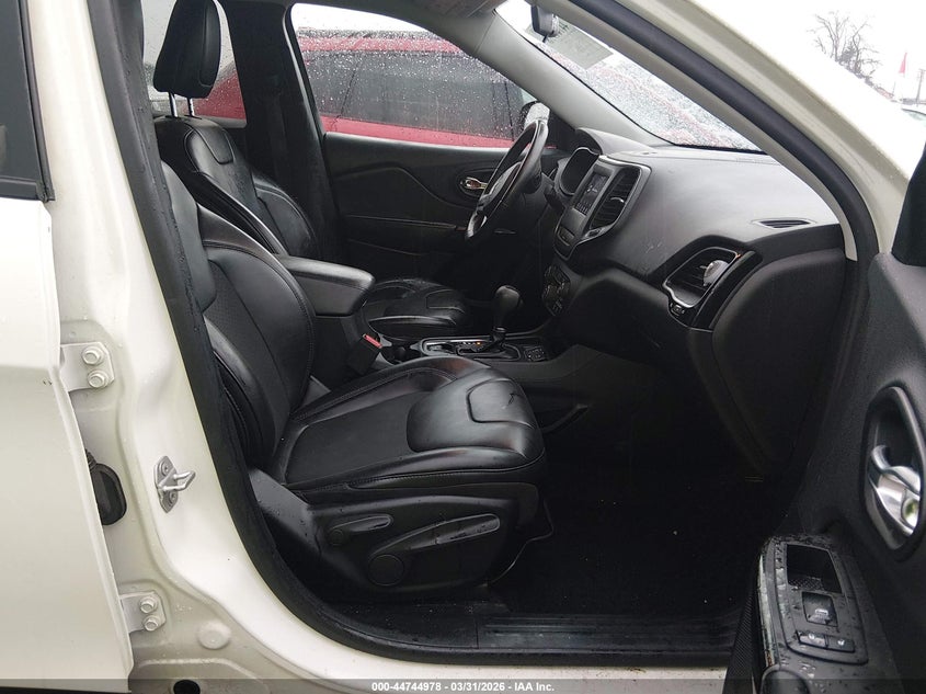 2019 JEEP CHEROKEE auction photo 5