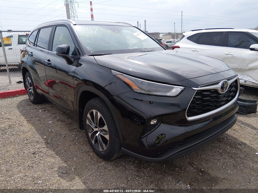 TOYOTA HIGHLANDER XLE 2023