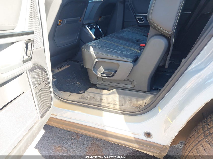 2024 Rivian R1S Adventure Dual Motor Large Pack/Adventure Dual Motor Perf Large Pack VIN: 7PDSGBBA2RN040269 Lot: 44745295