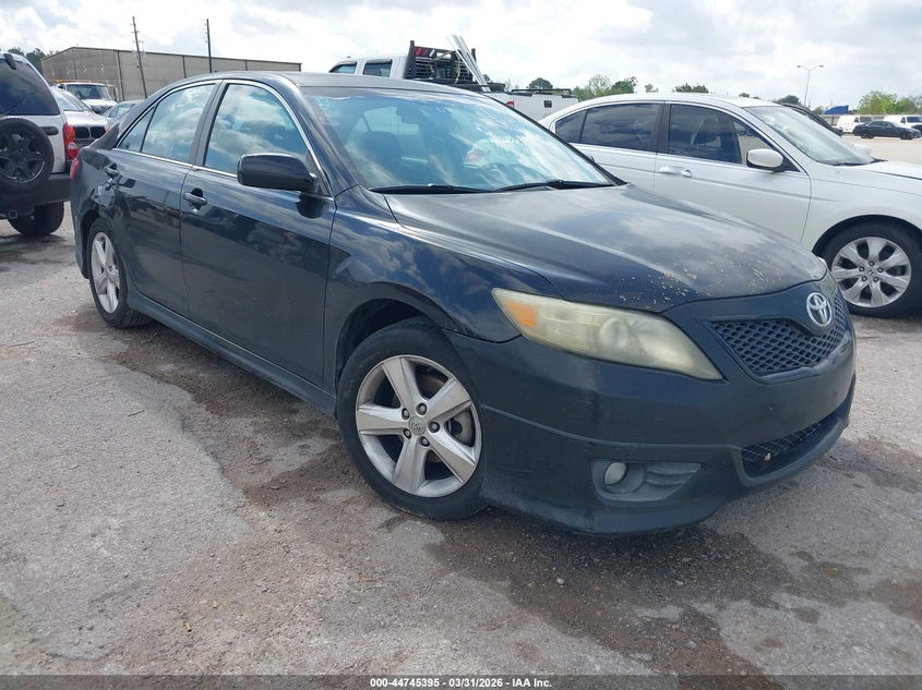 2011 TOYOTA CAMRY SE