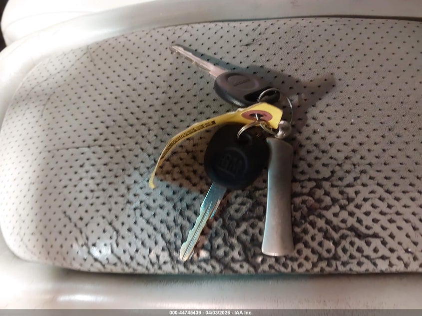 2000 Cadillac Escalade Standard VIN: 1GYEK63R2YR223347 Lot: 44745439