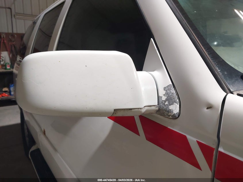 2000 Cadillac Escalade Standard VIN: 1GYEK63R2YR223347 Lot: 44745439