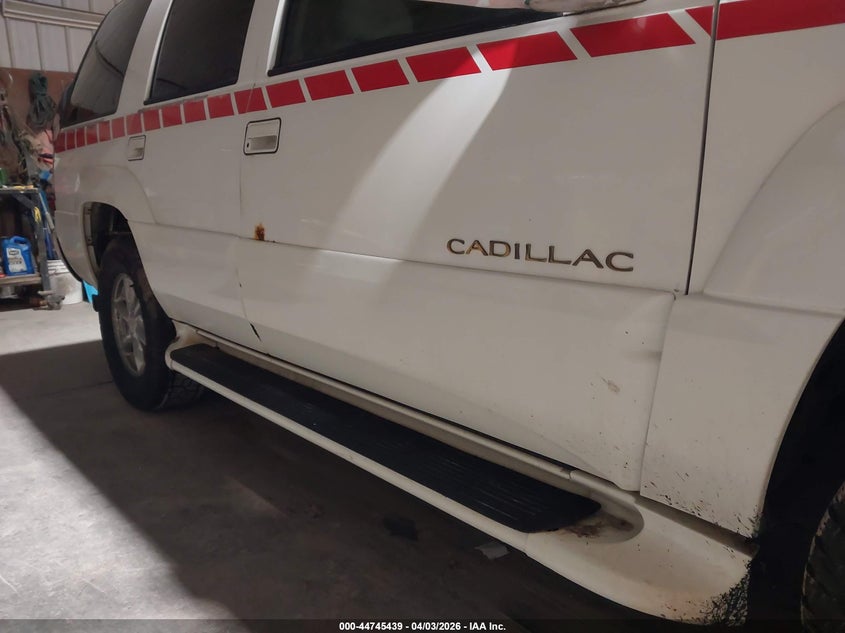 2000 Cadillac Escalade Standard VIN: 1GYEK63R2YR223347 Lot: 44745439