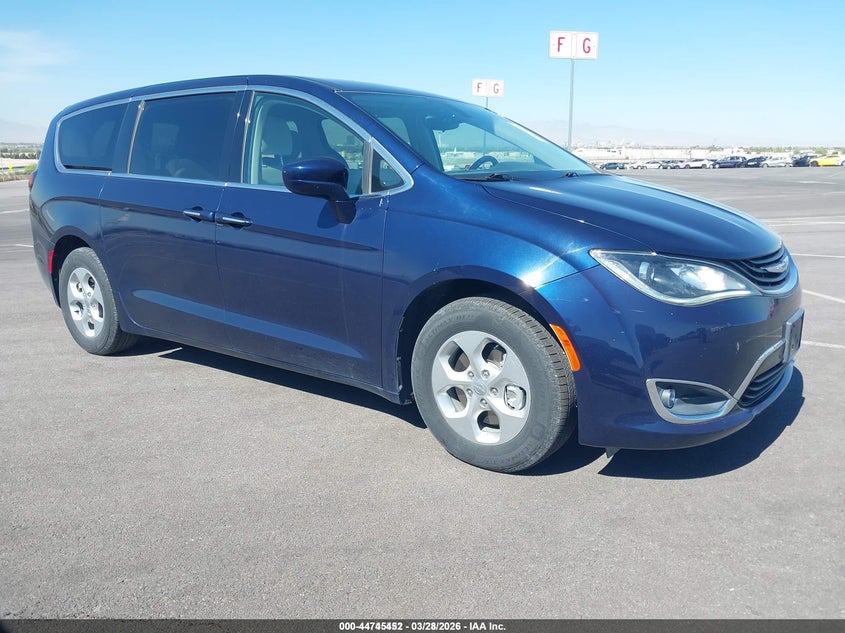 2017 Chrysler Pacifica Hybrid Touring Plus