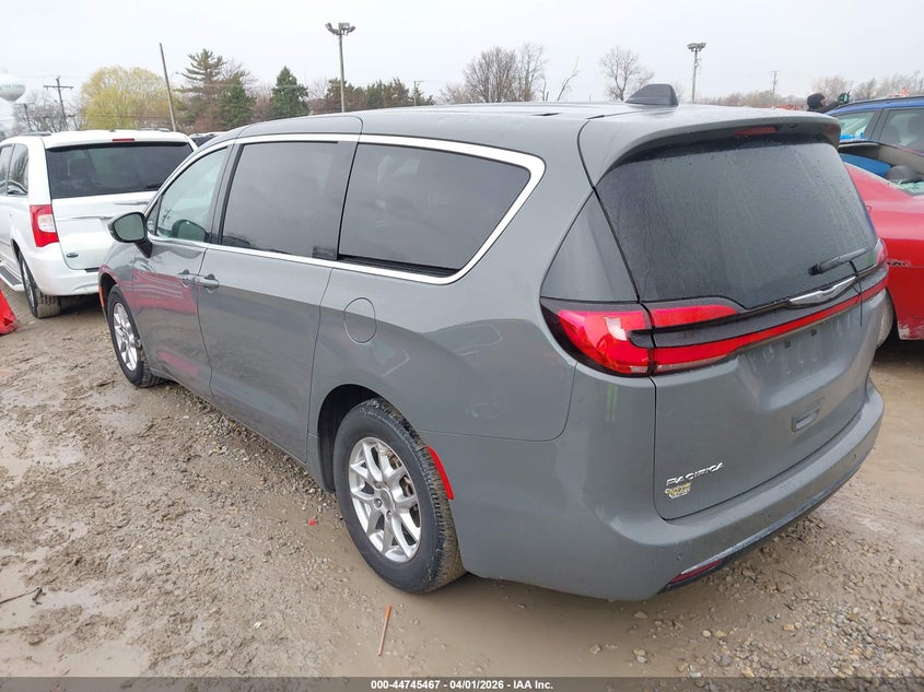 2023 CHRYSLER PACIFICA auction photo 3