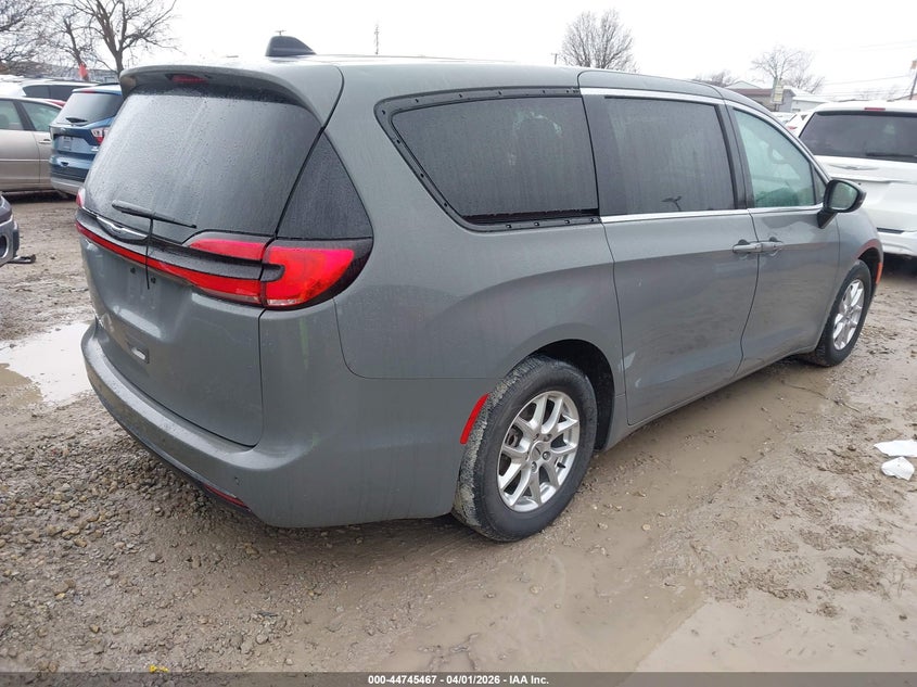 2023 CHRYSLER PACIFICA auction photo 4