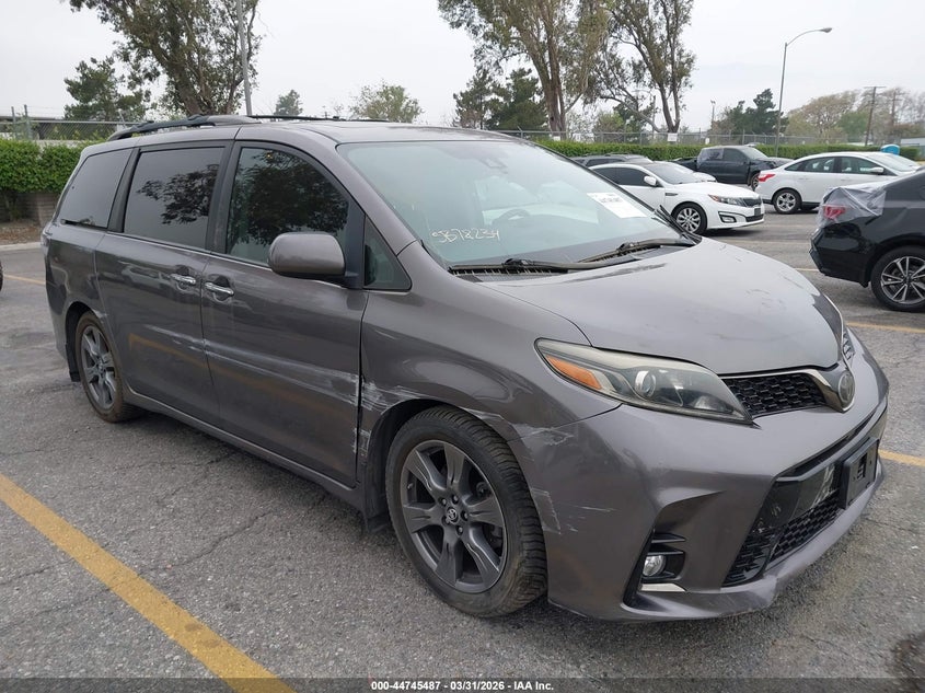 2018 Toyota Sienna Se 8 Passenger