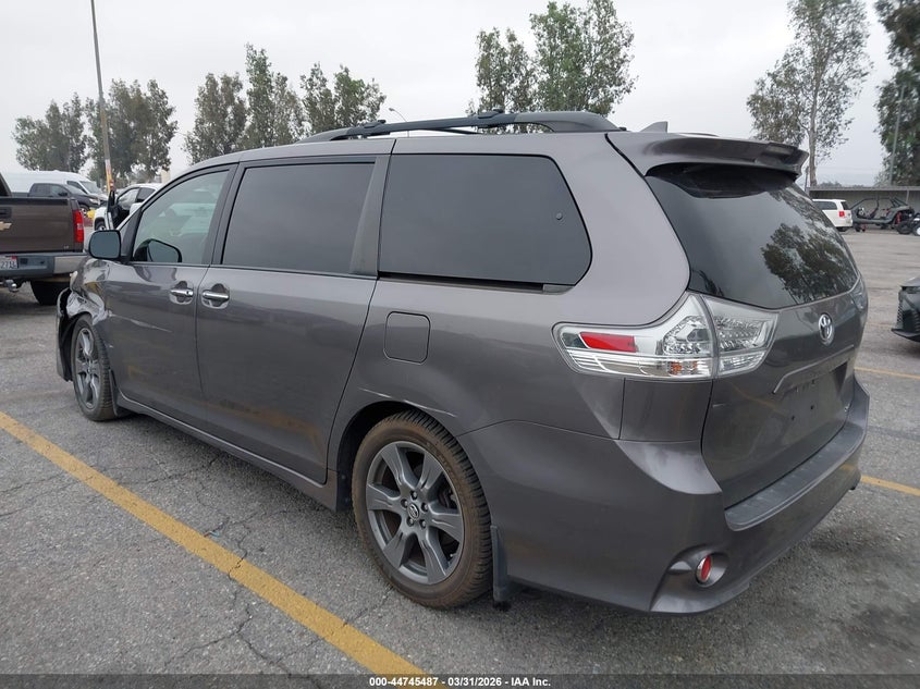 2018 Toyota Sienna Se 8 Passenger