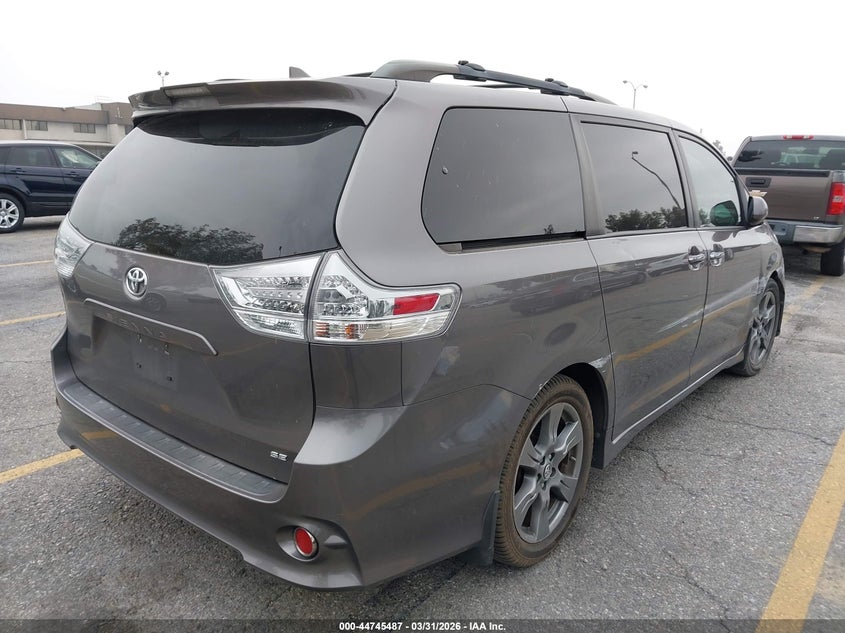 2018 Toyota Sienna Se 8 Passenger