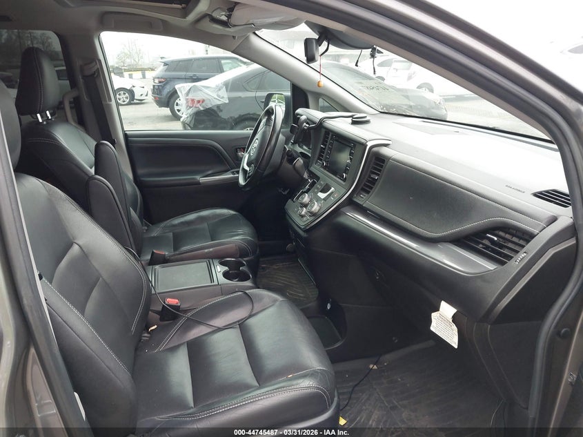 2018 Toyota Sienna Se 8 Passenger