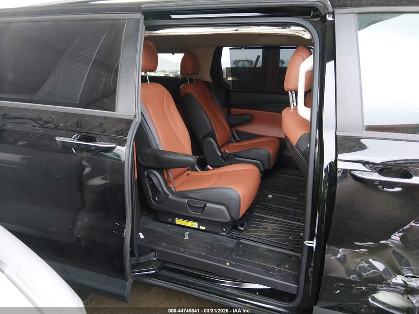 2025 KIA CARNIVAL MPV HYBRID auction photo 8