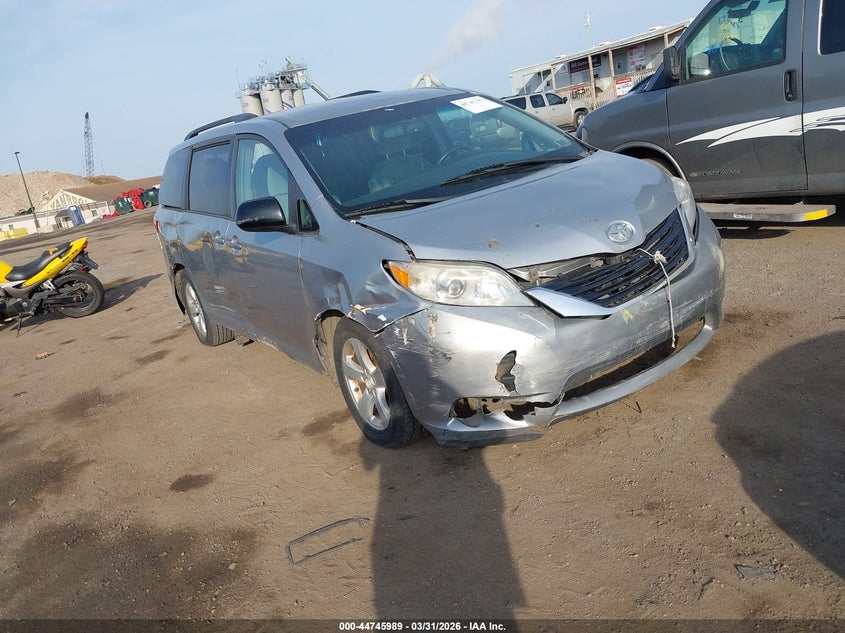 2015 Toyota Sienna Le 8 Passenger