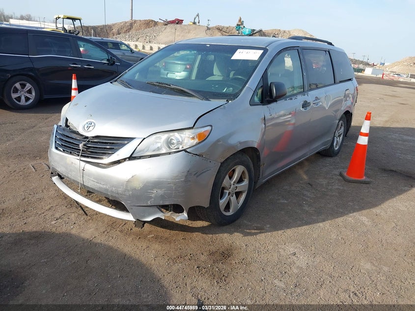 2015 Toyota Sienna Le 8 Passenger