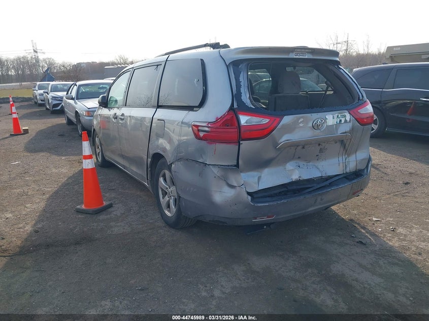 2015 Toyota Sienna Le 8 Passenger