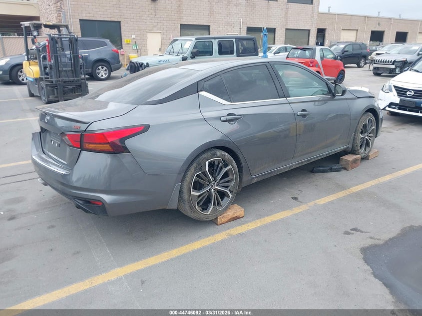 2023 Nissan Altima Sr Fwd