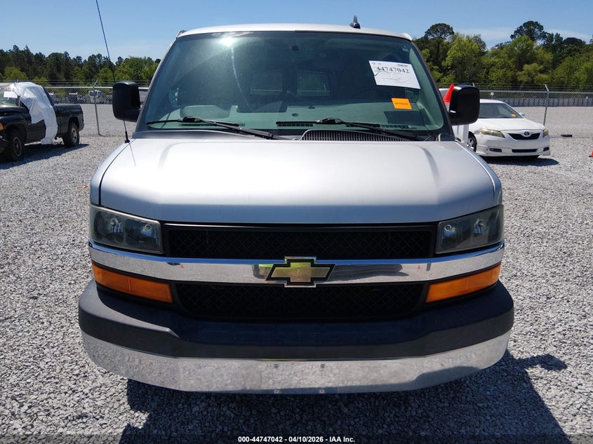 2017 Chevrolet 4.8 Express 3500 Lt silver Lot 111044747042 Vin 1GAZGPFF4H1270984