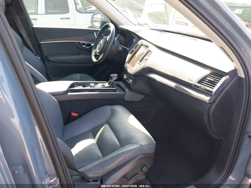 2020 Volvo Xc90 T6 Momentum 7 Passenger
