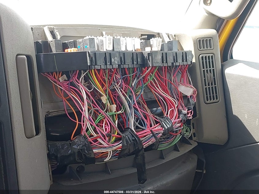 3HAMMMML0FL507652 2015 International 4000 4300 yellow