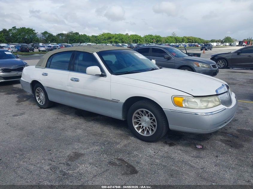 2001 Lincoln Town Car Signature