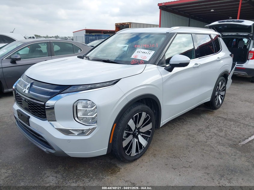 2025 MITSUBISHI OUTLANDER auction photo 2