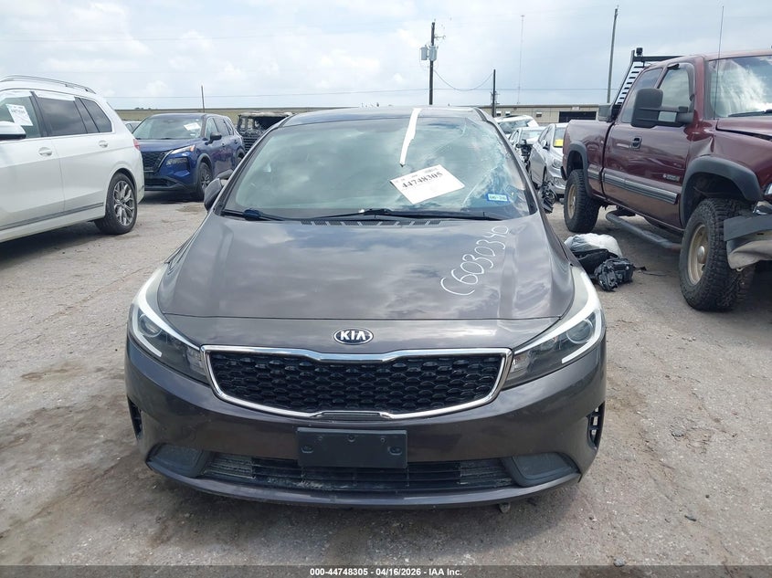 2017 Kia Forte 2.0 Lx brown Lot 111044748305 Vin 3KPFK4A7XHE085214