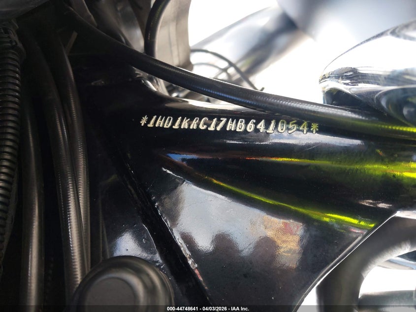 2017 Harley-Davidson Flhxs Street Glide Special VIN: 1HD1KRC17HB641054 Lot: 44748641