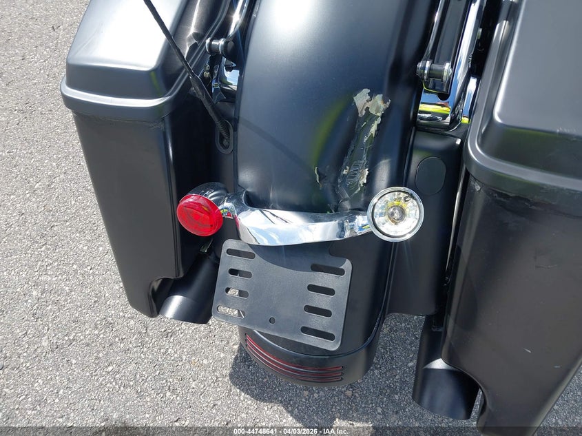 2017 Harley-Davidson Flhxs Street Glide Special VIN: 1HD1KRC17HB641054 Lot: 44748641