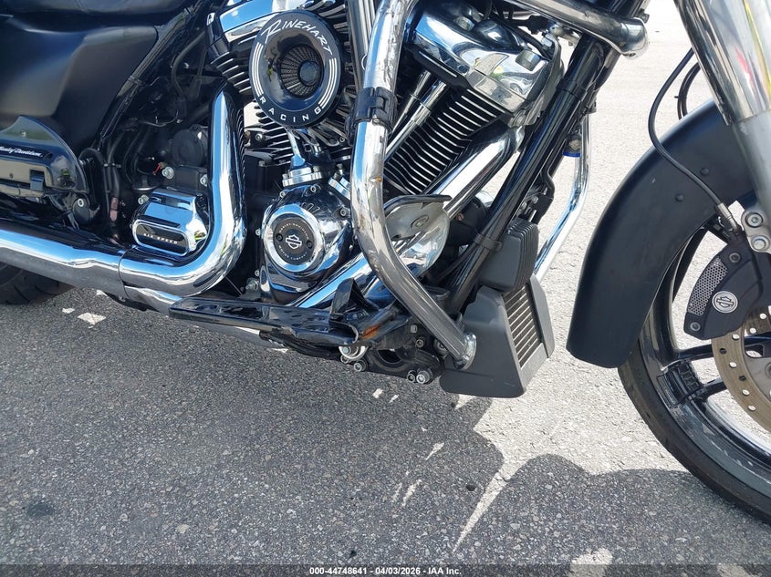 2017 Harley-Davidson Flhxs Street Glide Special VIN: 1HD1KRC17HB641054 Lot: 44748641