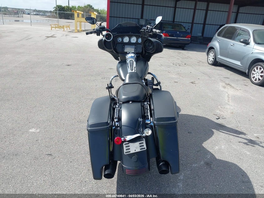 2017 Harley-Davidson Flhxs Street Glide Special VIN: 1HD1KRC17HB641054 Lot: 44748641